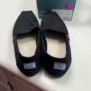 TOMS Black Women's Slip-On Slippers